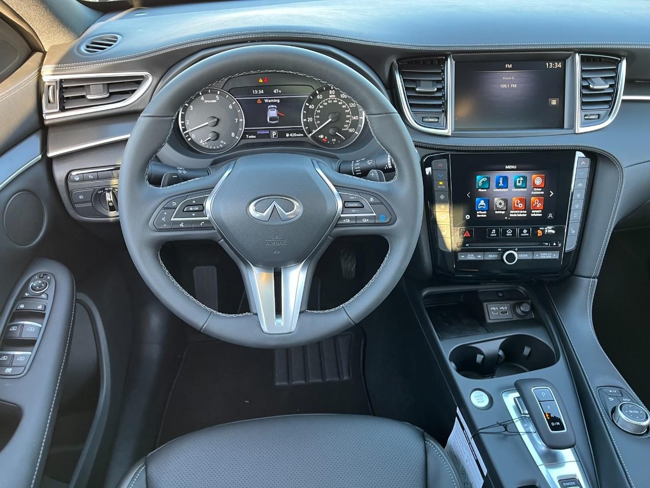 INFINITI QX55 Vehicle Full-screen Gallery Image 15