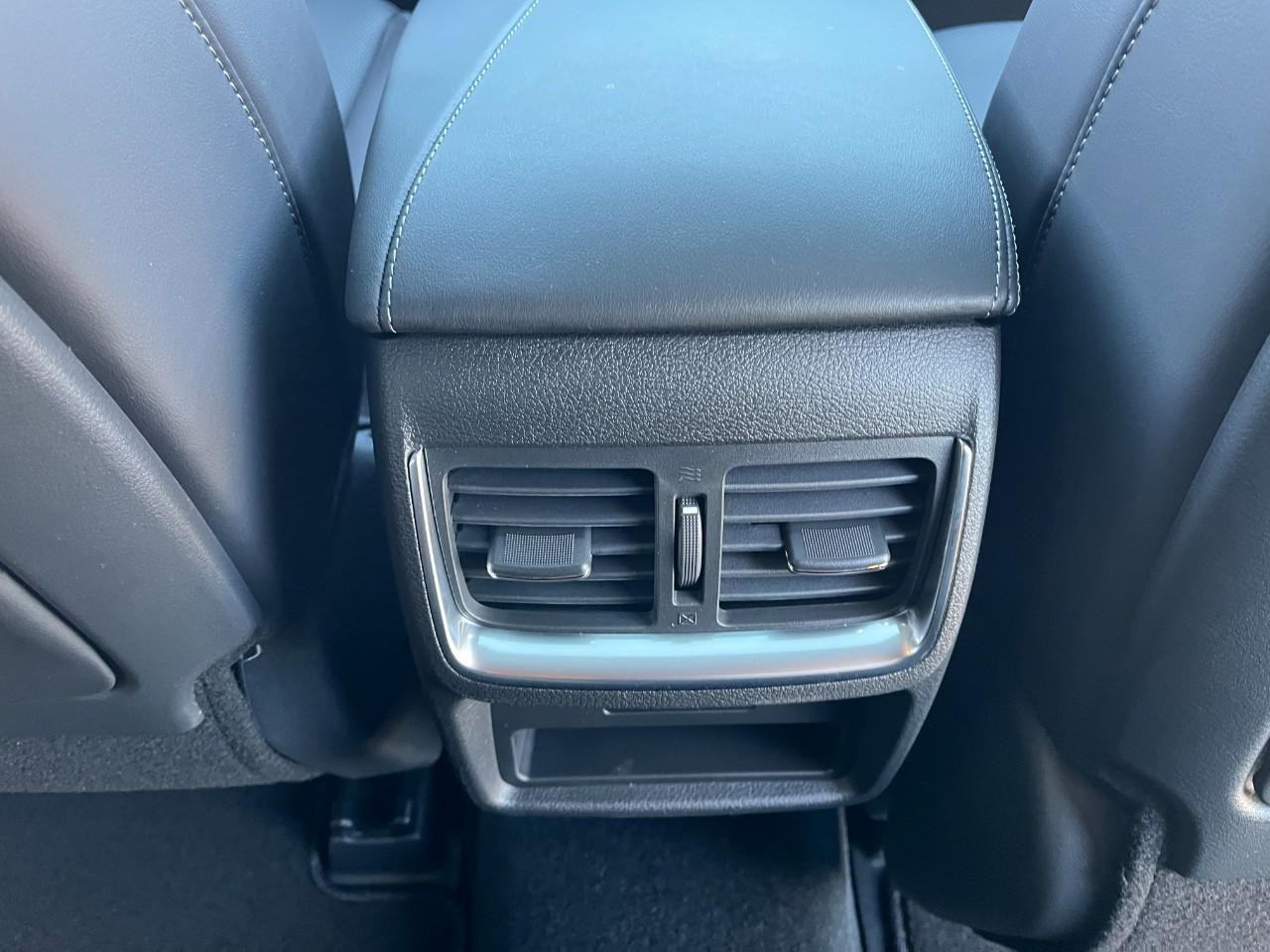 INFINITI QX55 Vehicle Full-screen Gallery Image 18