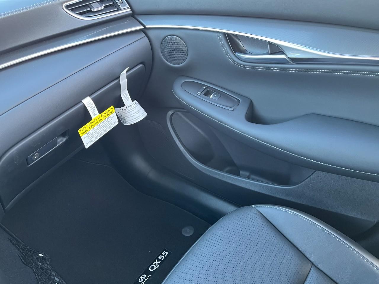 INFINITI QX55 Vehicle Full-screen Gallery Image 19