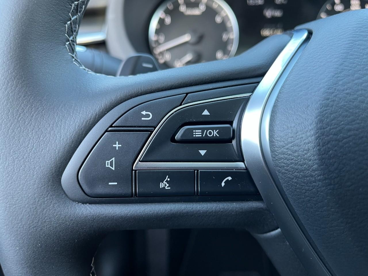 INFINITI QX55 Vehicle Full-screen Gallery Image 21