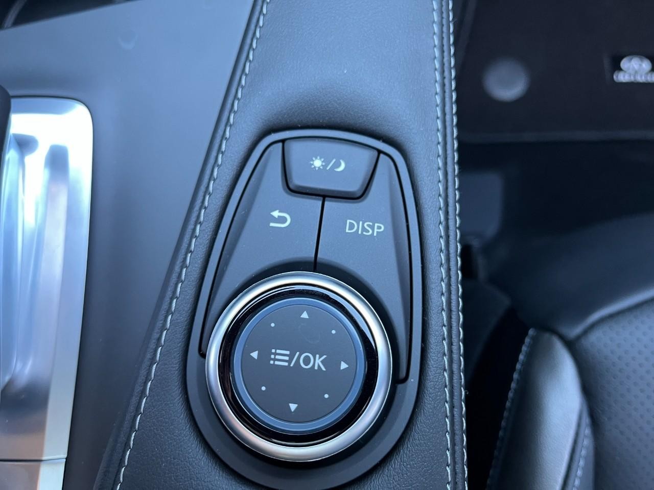 INFINITI QX55 Vehicle Full-screen Gallery Image 29