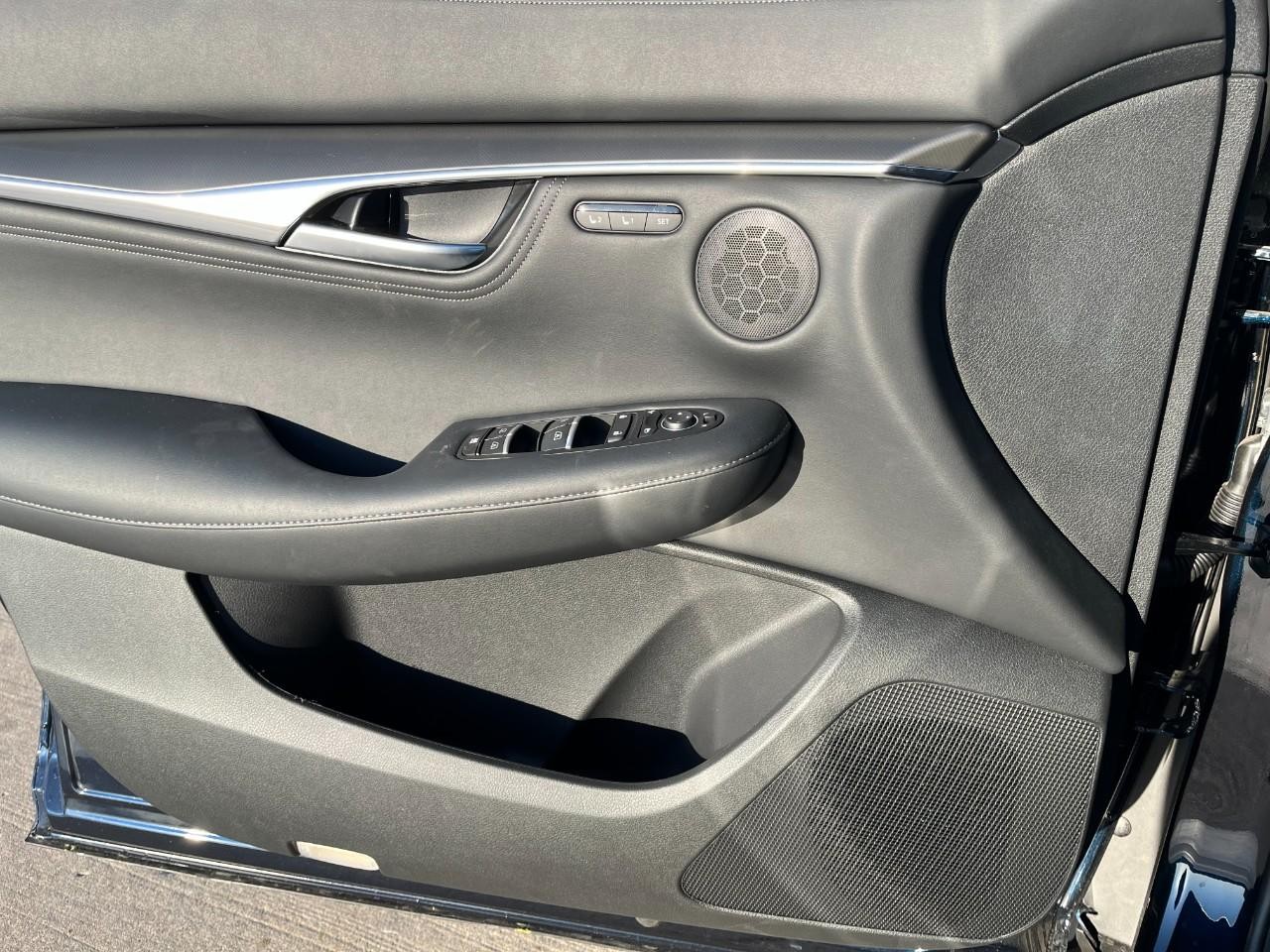 INFINITI QX55 Vehicle Full-screen Gallery Image 32