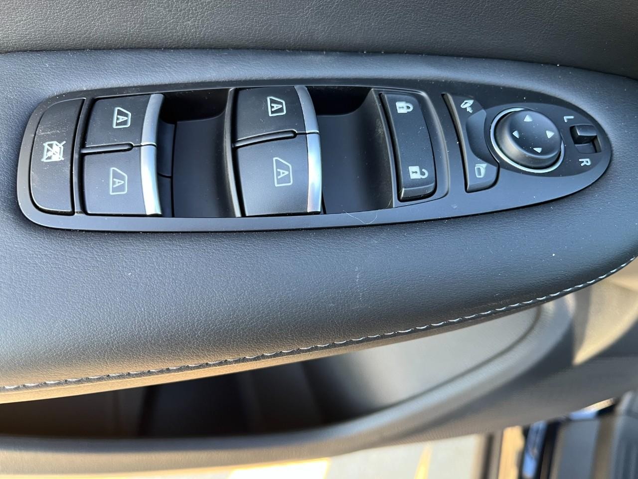 INFINITI QX55 Vehicle Full-screen Gallery Image 34