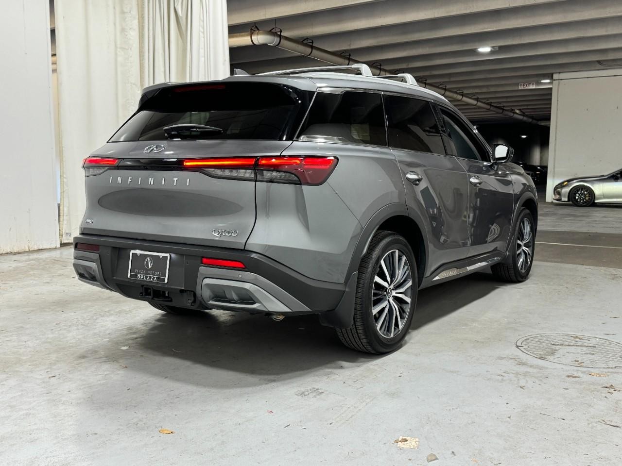 INFINITI QX60 Vehicle Full-screen Gallery Image 4