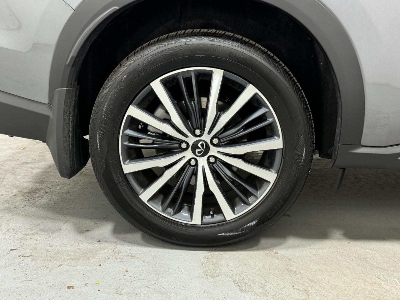 INFINITI QX60 Vehicle Full-screen Gallery Image 5