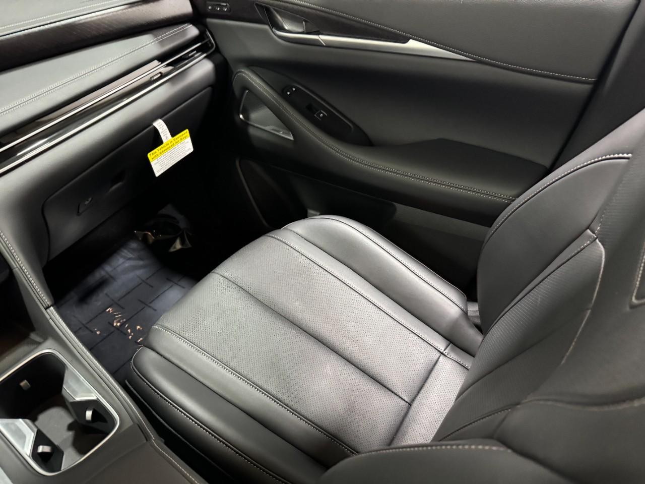 INFINITI QX60 Vehicle Full-screen Gallery Image 18