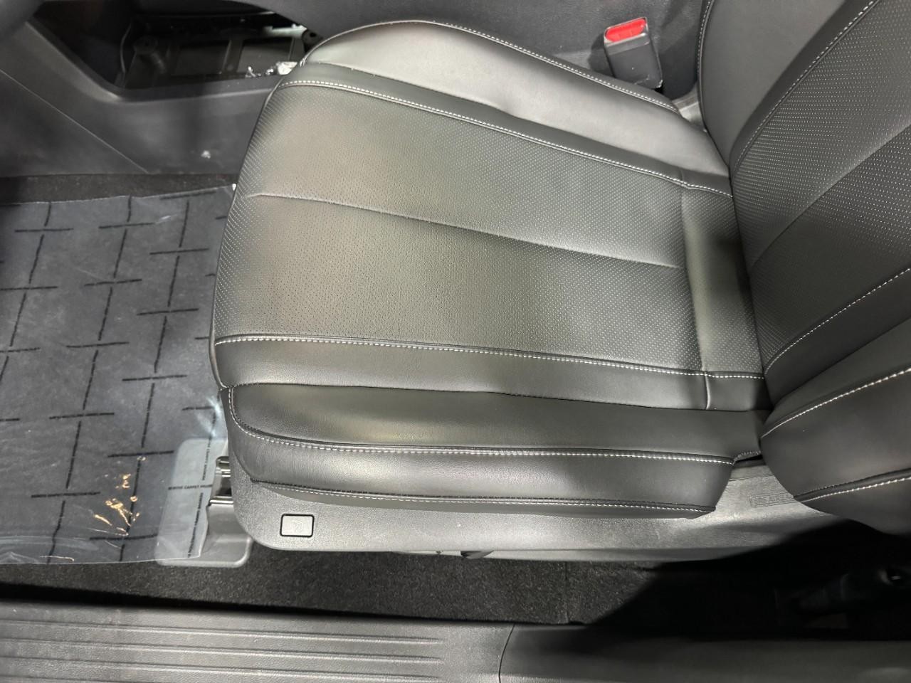 INFINITI QX60 Vehicle Full-screen Gallery Image 28