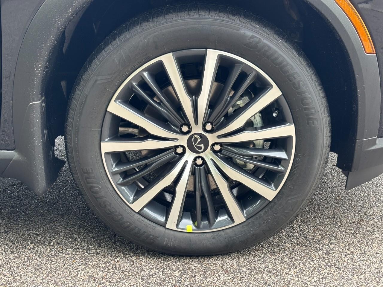 INFINITI QX60 Vehicle Full-screen Gallery Image 5