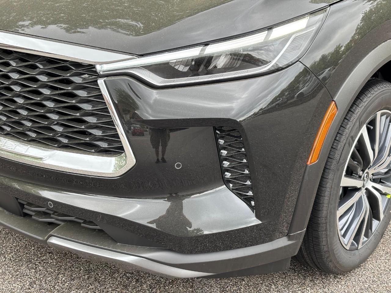 INFINITI QX60 Vehicle Full-screen Gallery Image 9