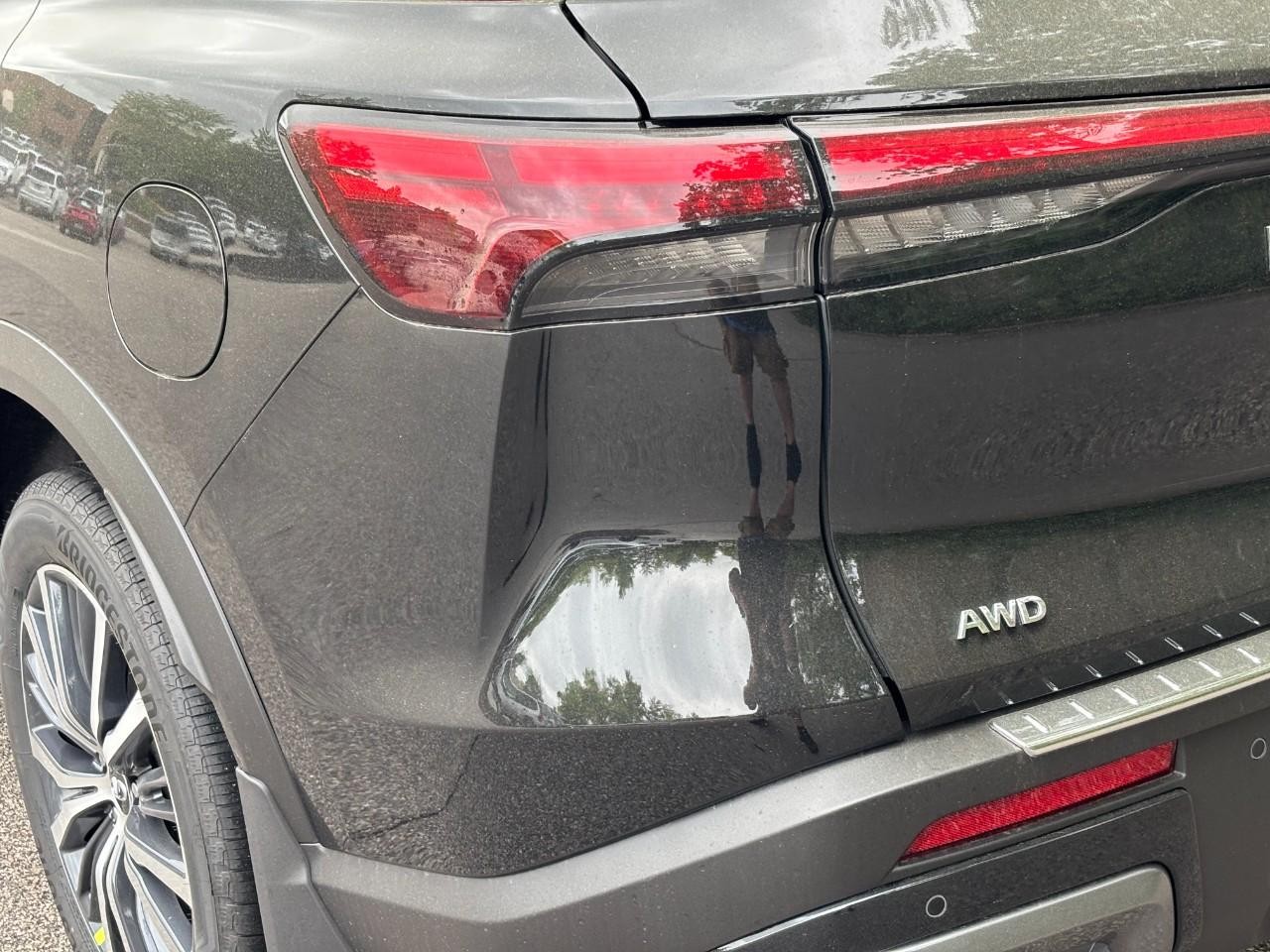 INFINITI QX60 Vehicle Full-screen Gallery Image 11