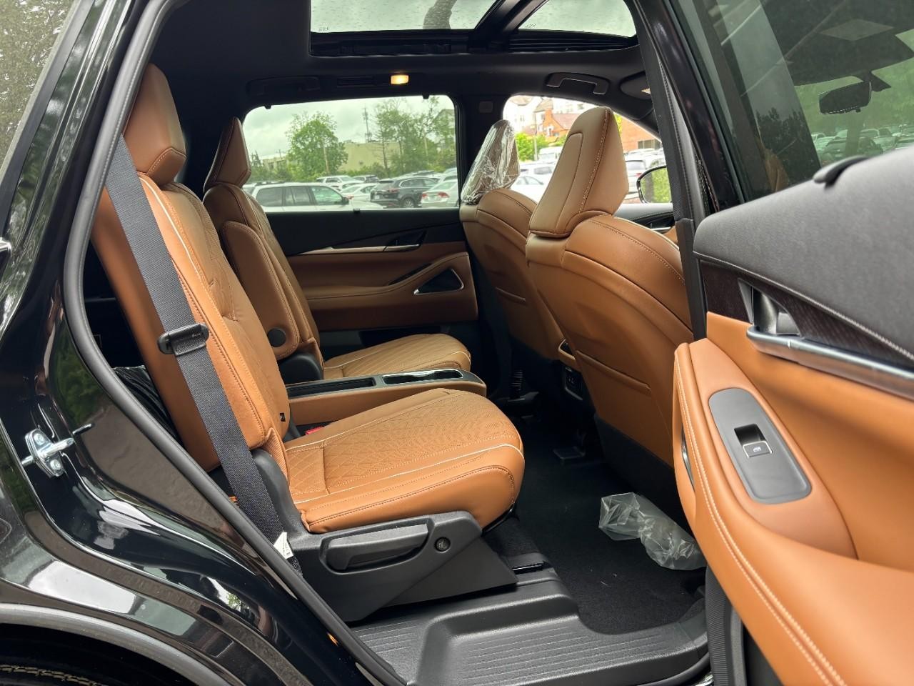 INFINITI QX60 Vehicle Full-screen Gallery Image 14