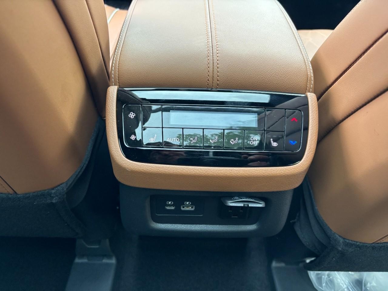 INFINITI QX60 Vehicle Full-screen Gallery Image 19