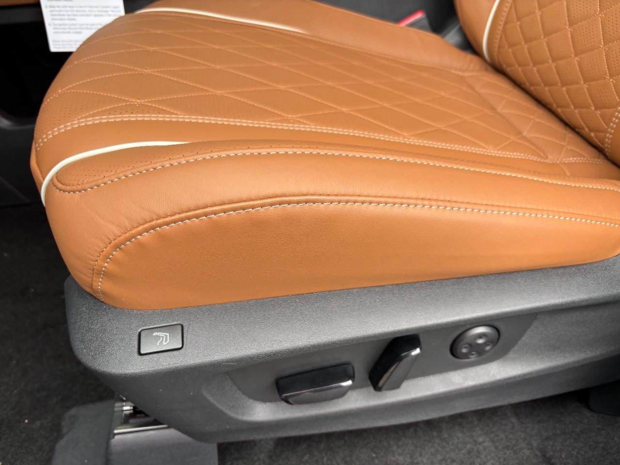 INFINITI QX60 Vehicle Full-screen Gallery Image 40