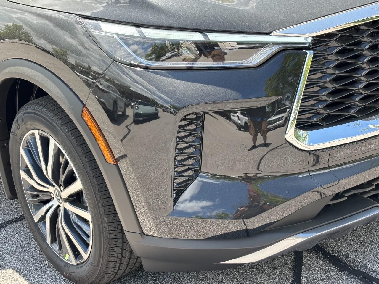 INFINITI QX60 Vehicle Full-screen Gallery Image 8