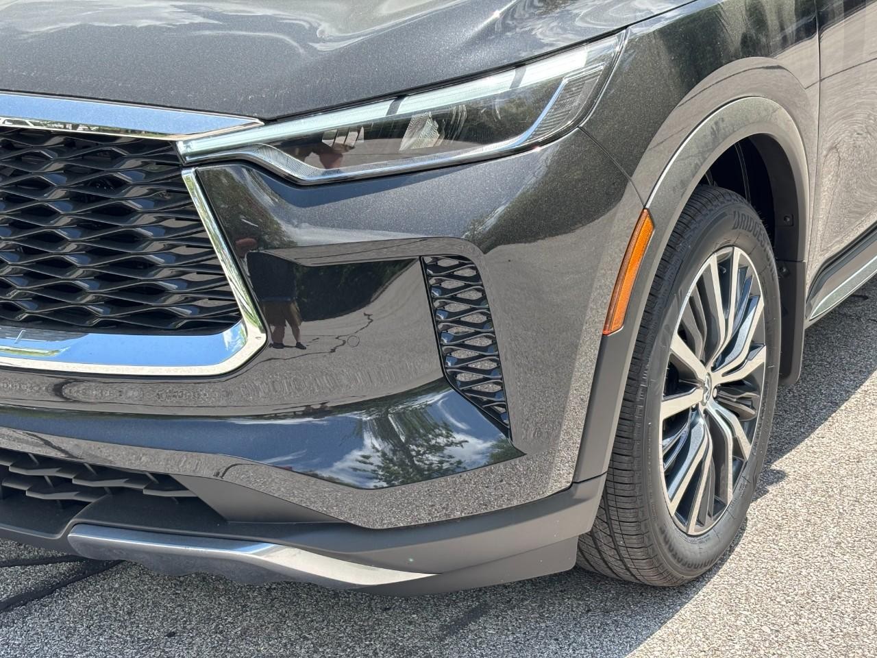 INFINITI QX60 Vehicle Full-screen Gallery Image 9