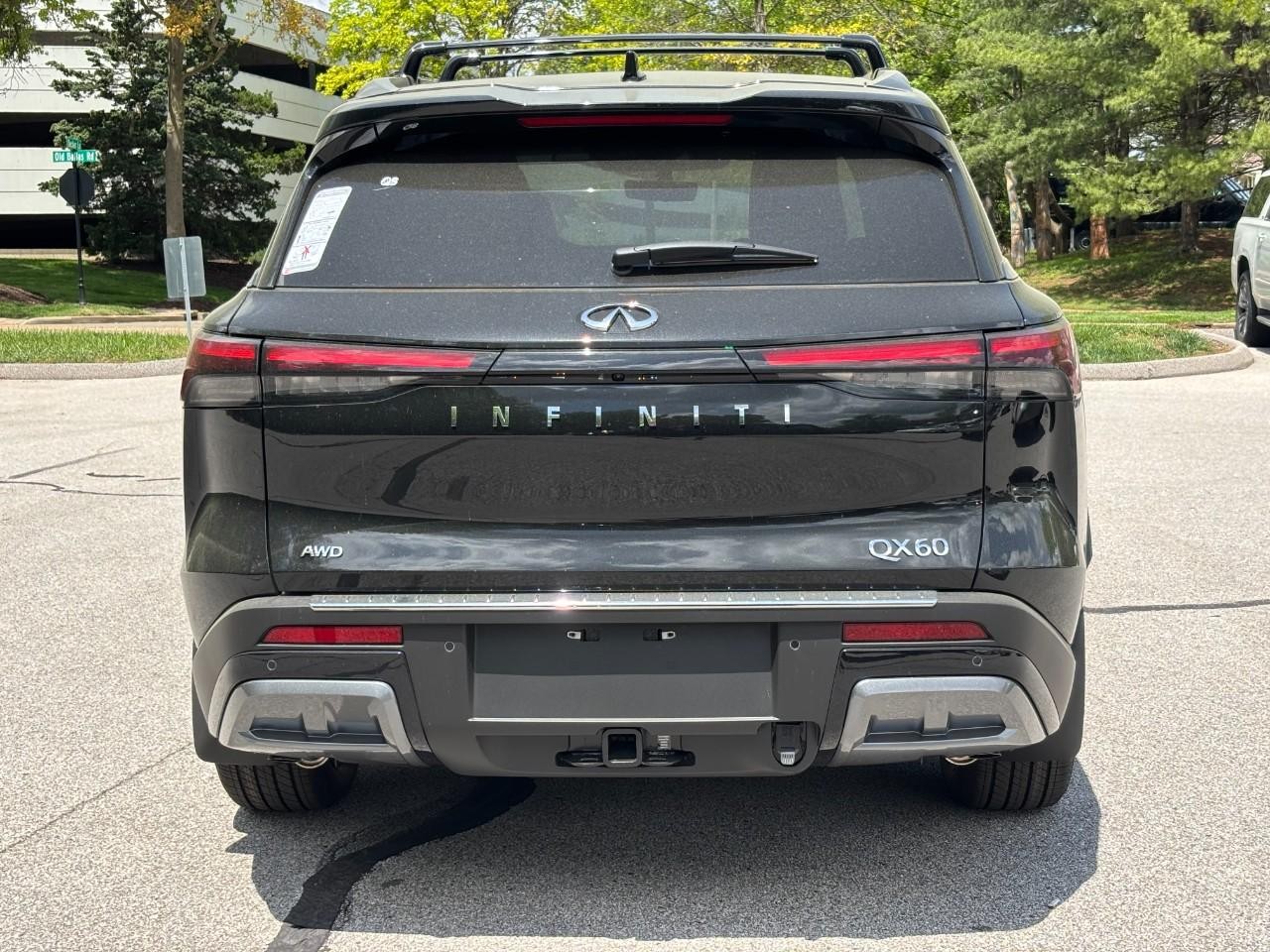 INFINITI QX60 Vehicle Full-screen Gallery Image 10