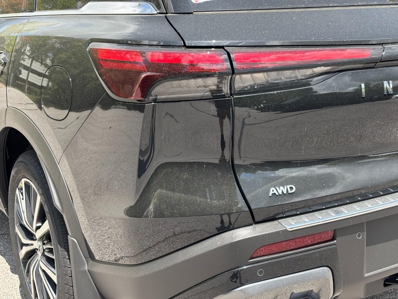 INFINITI QX60 Vehicle Full-screen Gallery Image 11