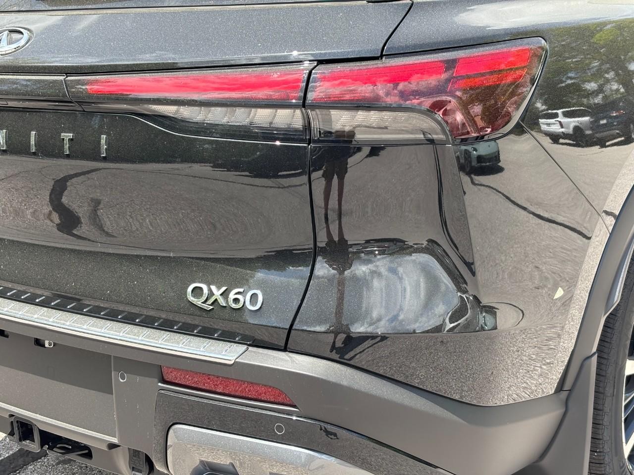 INFINITI QX60 Vehicle Full-screen Gallery Image 12