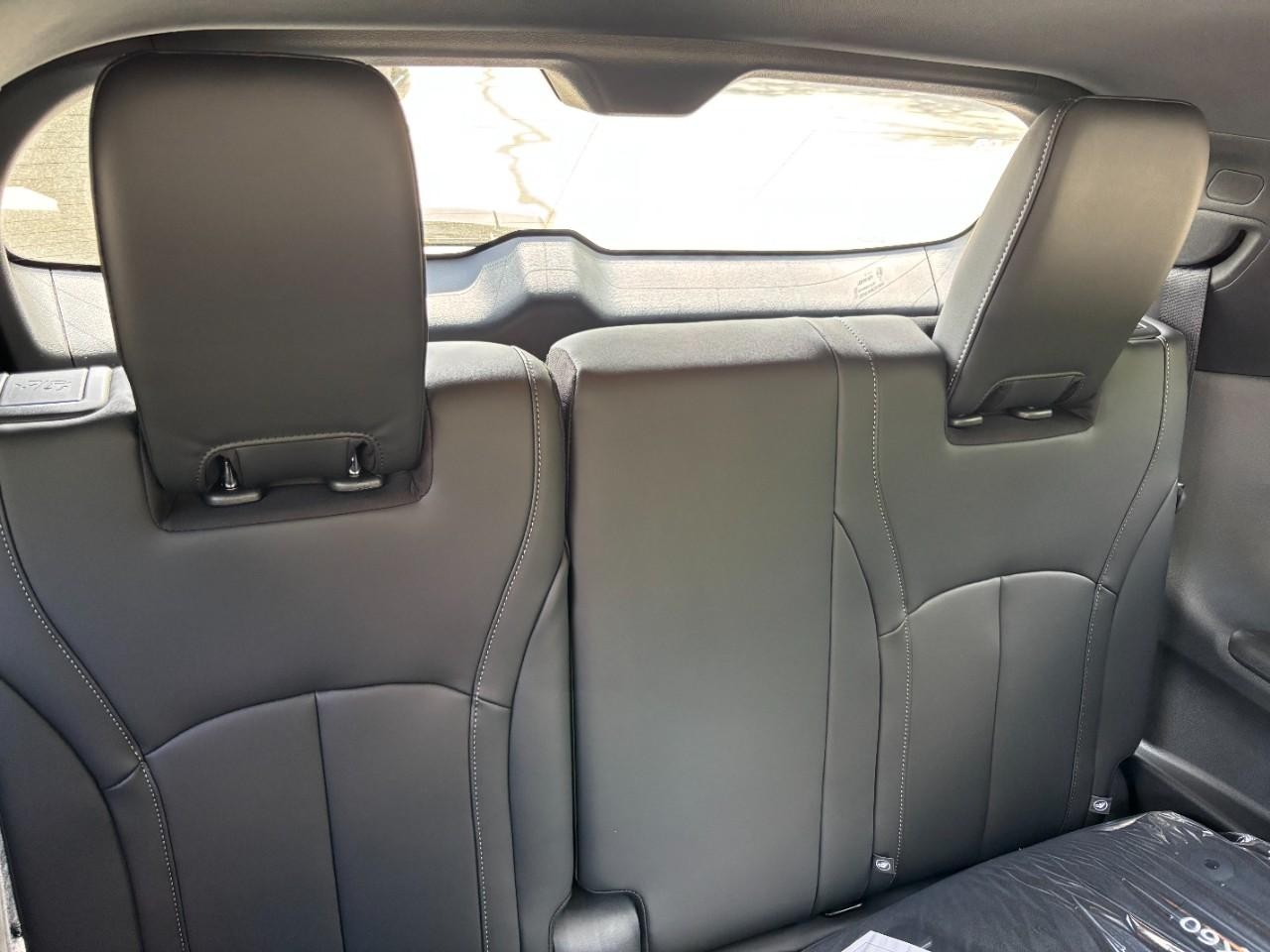 INFINITI QX60 Vehicle Full-screen Gallery Image 13