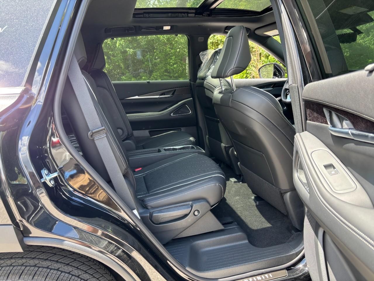 INFINITI QX60 Vehicle Full-screen Gallery Image 14