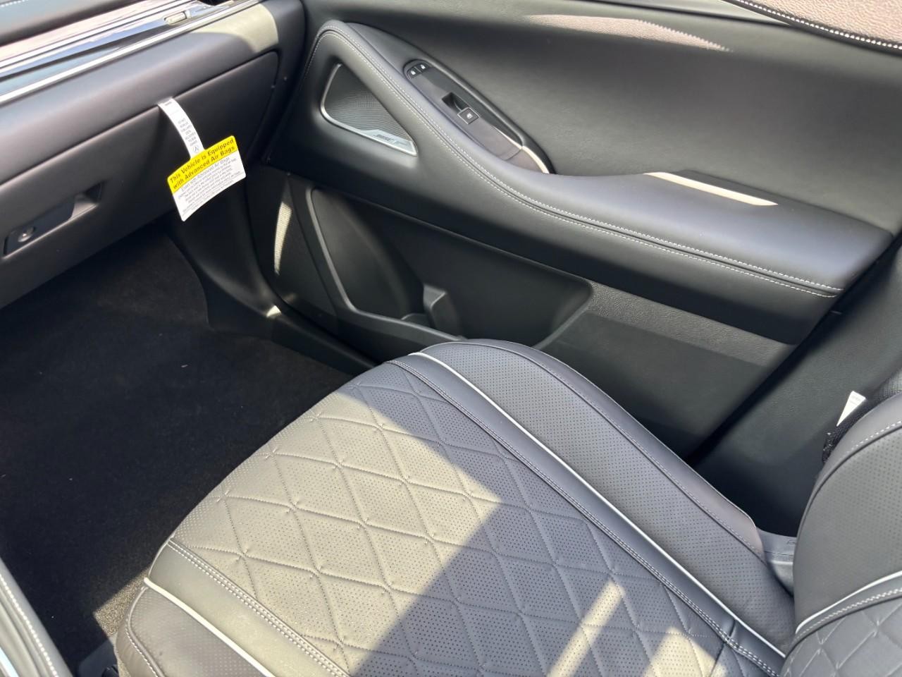 INFINITI QX60 Vehicle Full-screen Gallery Image 21