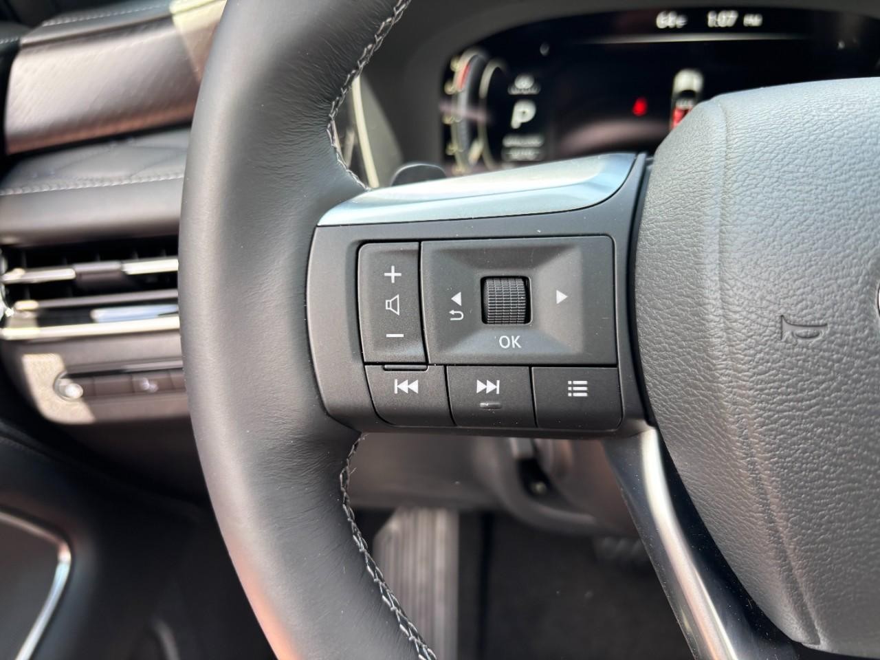 INFINITI QX60 Vehicle Full-screen Gallery Image 23