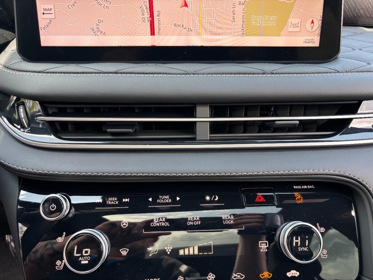 INFINITI QX60 Vehicle Full-screen Gallery Image 29