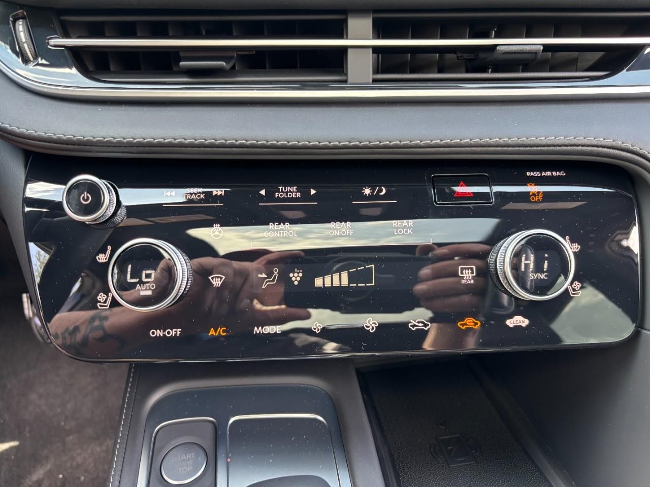 INFINITI QX60 Vehicle Full-screen Gallery Image 30