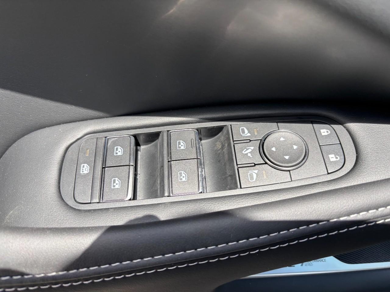 INFINITI QX60 Vehicle Full-screen Gallery Image 39