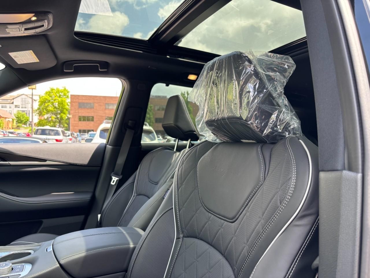 INFINITI QX60 Vehicle Full-screen Gallery Image 43