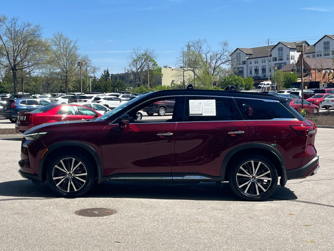 INFINITI QX60 Vehicle Full-screen Gallery Image 2