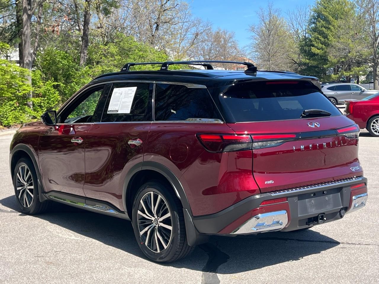 INFINITI QX60 Vehicle Full-screen Gallery Image 3