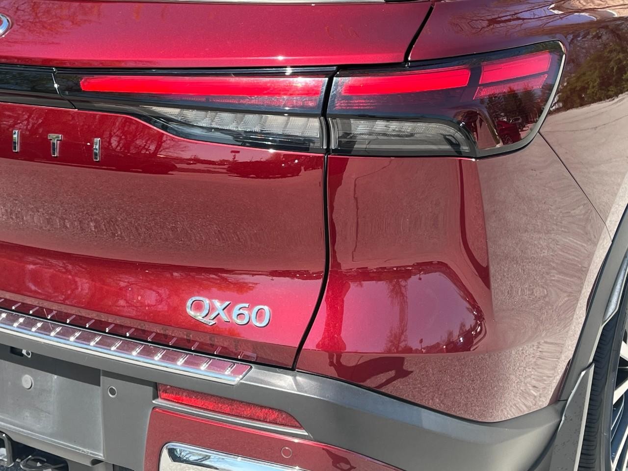 INFINITI QX60 Vehicle Full-screen Gallery Image 12