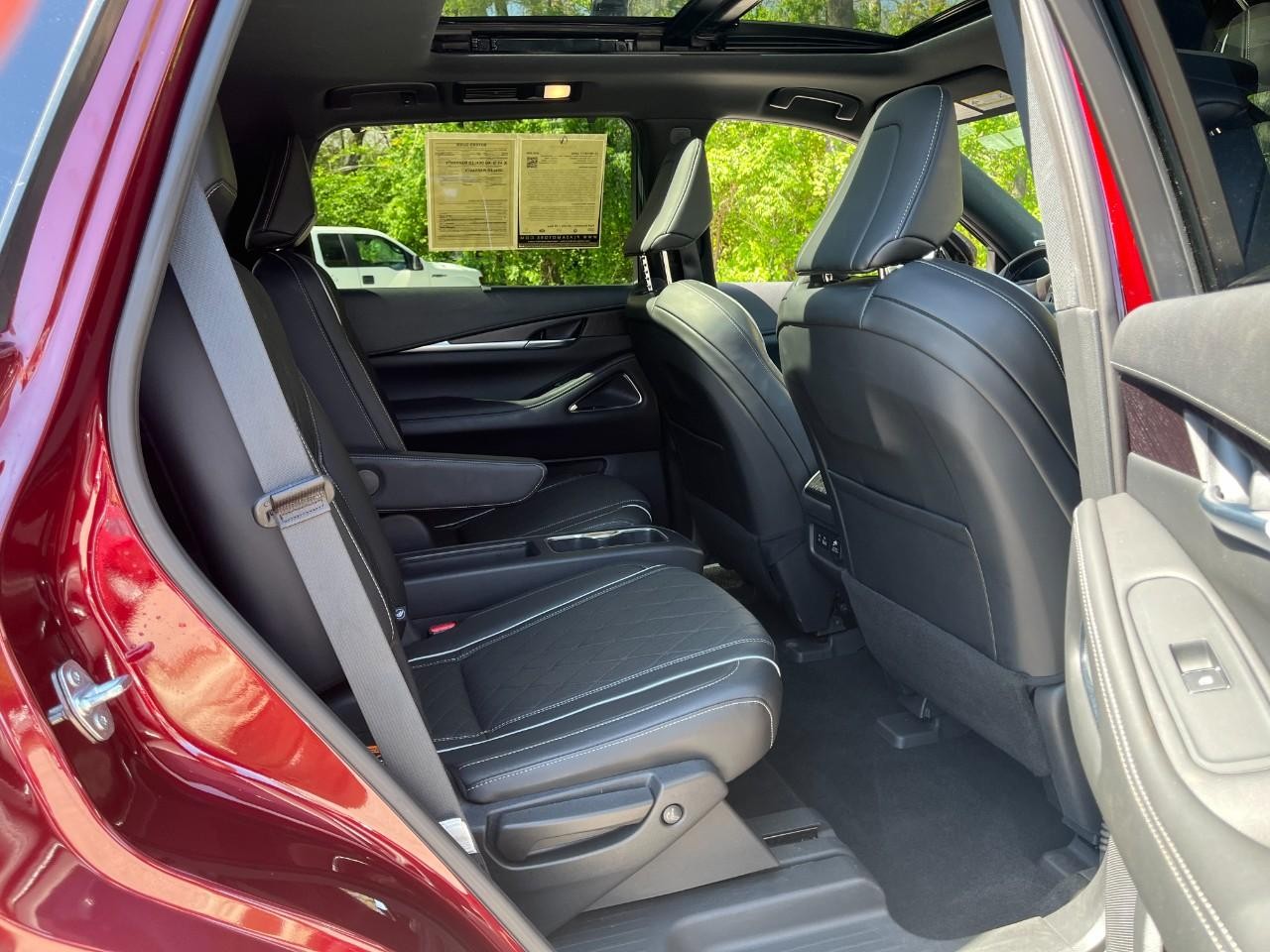 INFINITI QX60 Vehicle Full-screen Gallery Image 14