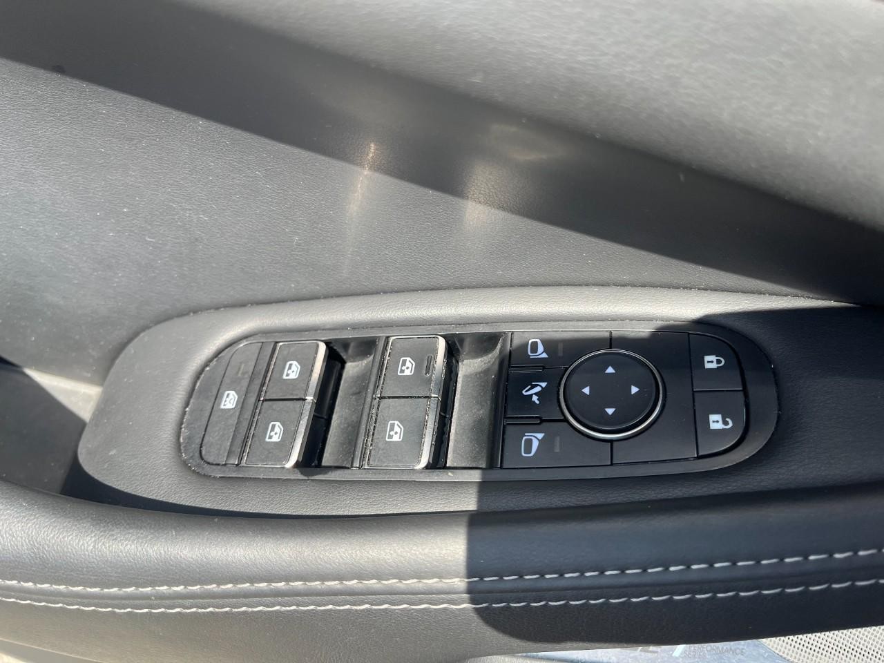 INFINITI QX60 Vehicle Full-screen Gallery Image 35