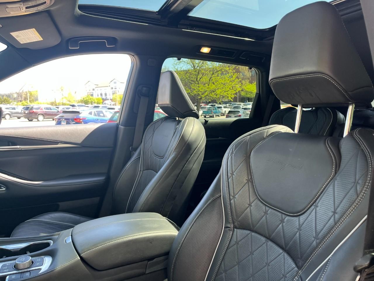 INFINITI QX60 Vehicle Full-screen Gallery Image 38