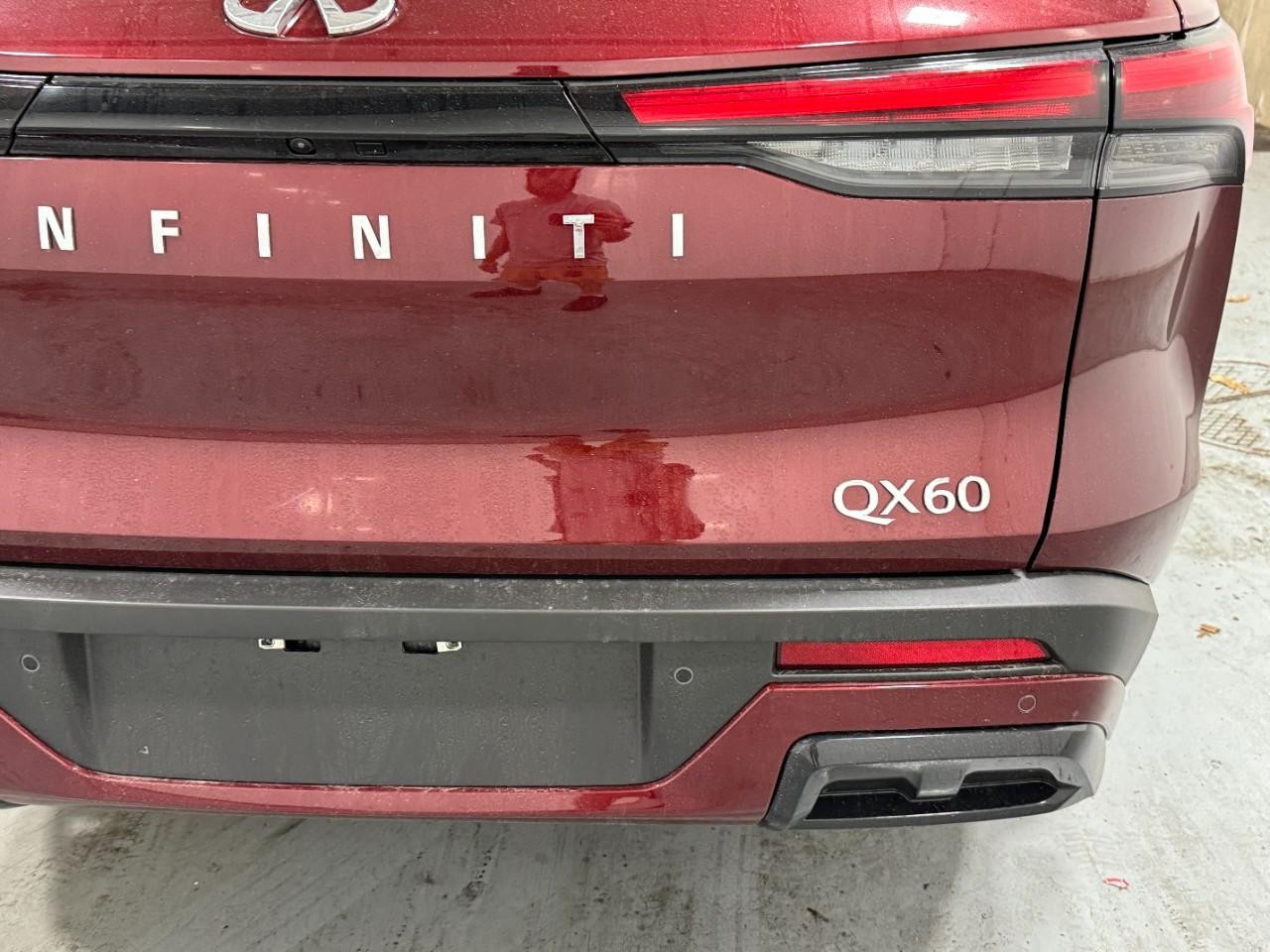 INFINITI QX60 Vehicle Full-screen Gallery Image 11