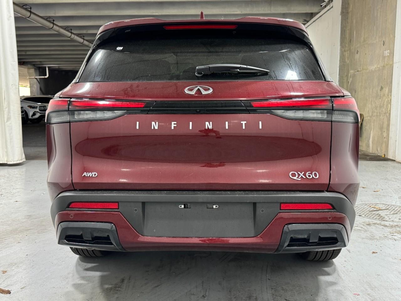 INFINITI QX60 Vehicle Full-screen Gallery Image 12