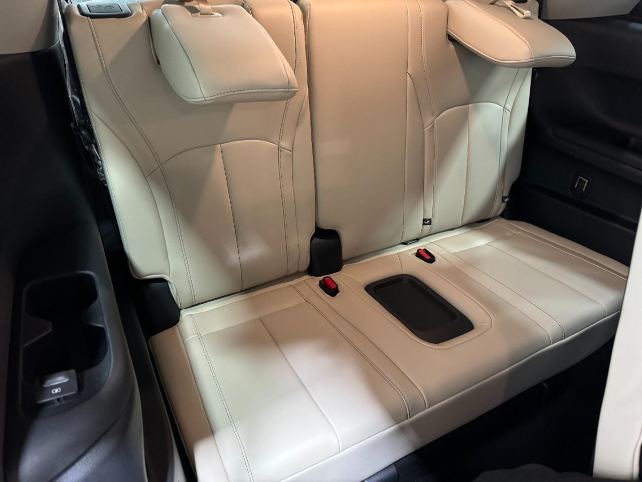 INFINITI QX60 Vehicle Full-screen Gallery Image 13