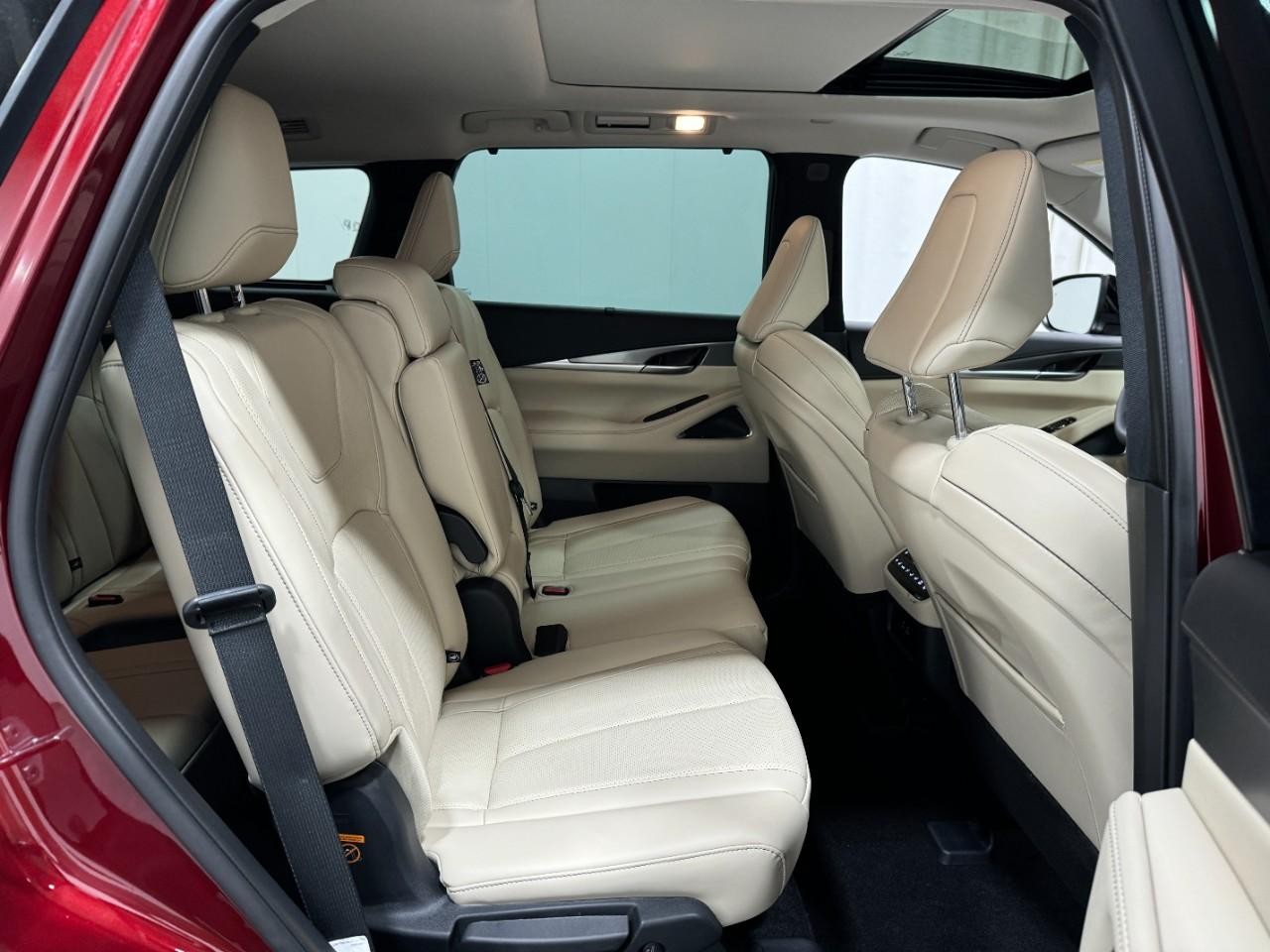 INFINITI QX60 Vehicle Full-screen Gallery Image 14