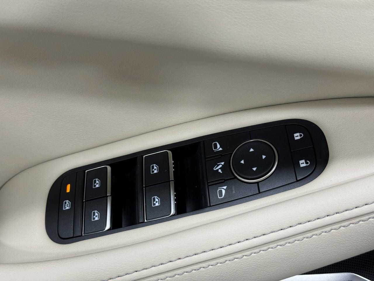 INFINITI QX60 Vehicle Full-screen Gallery Image 24