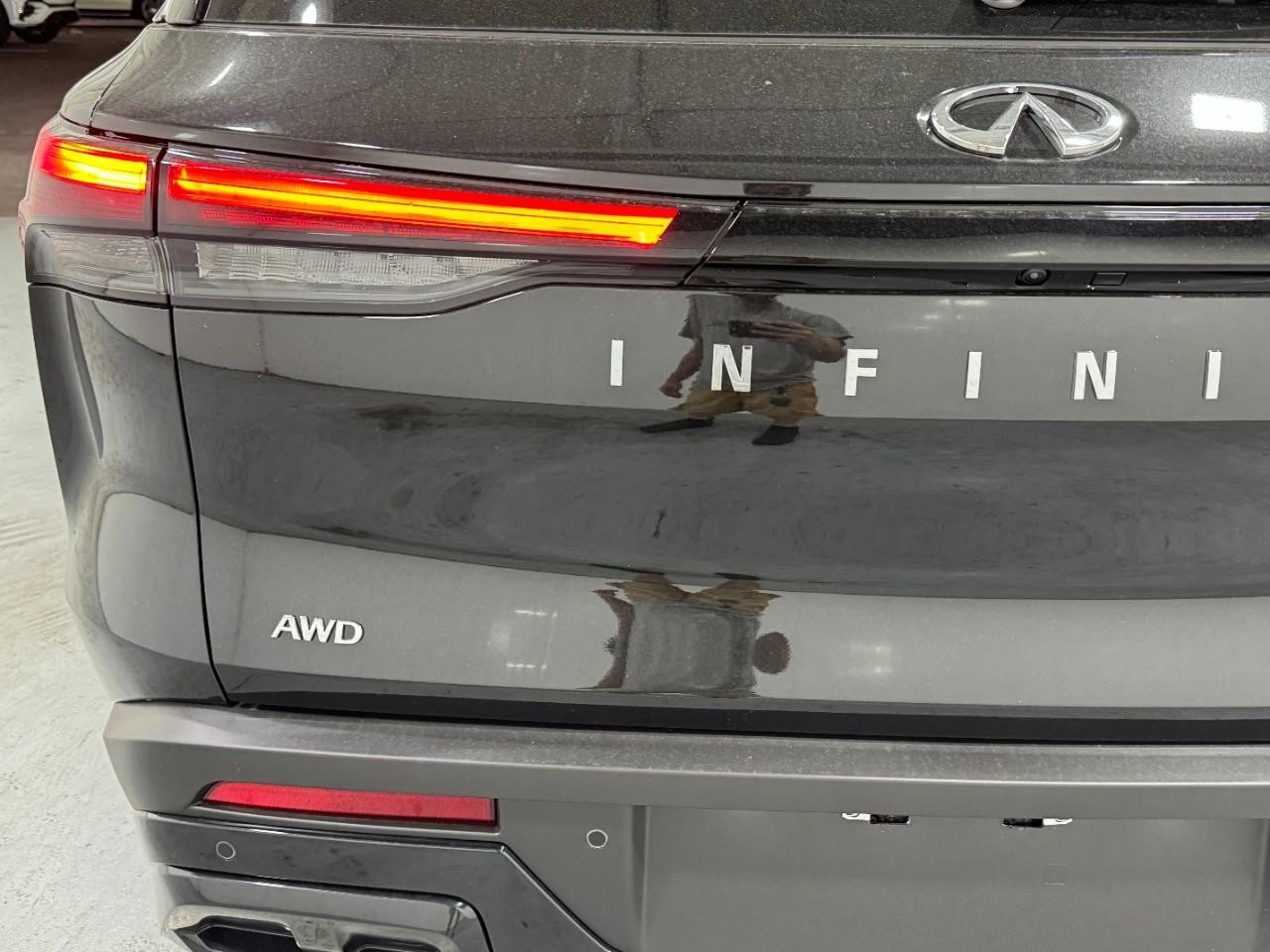 INFINITI QX60 Vehicle Full-screen Gallery Image 10