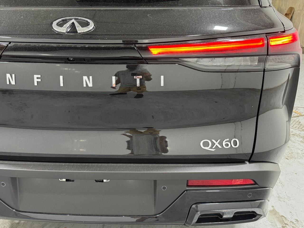 INFINITI QX60 Vehicle Full-screen Gallery Image 11