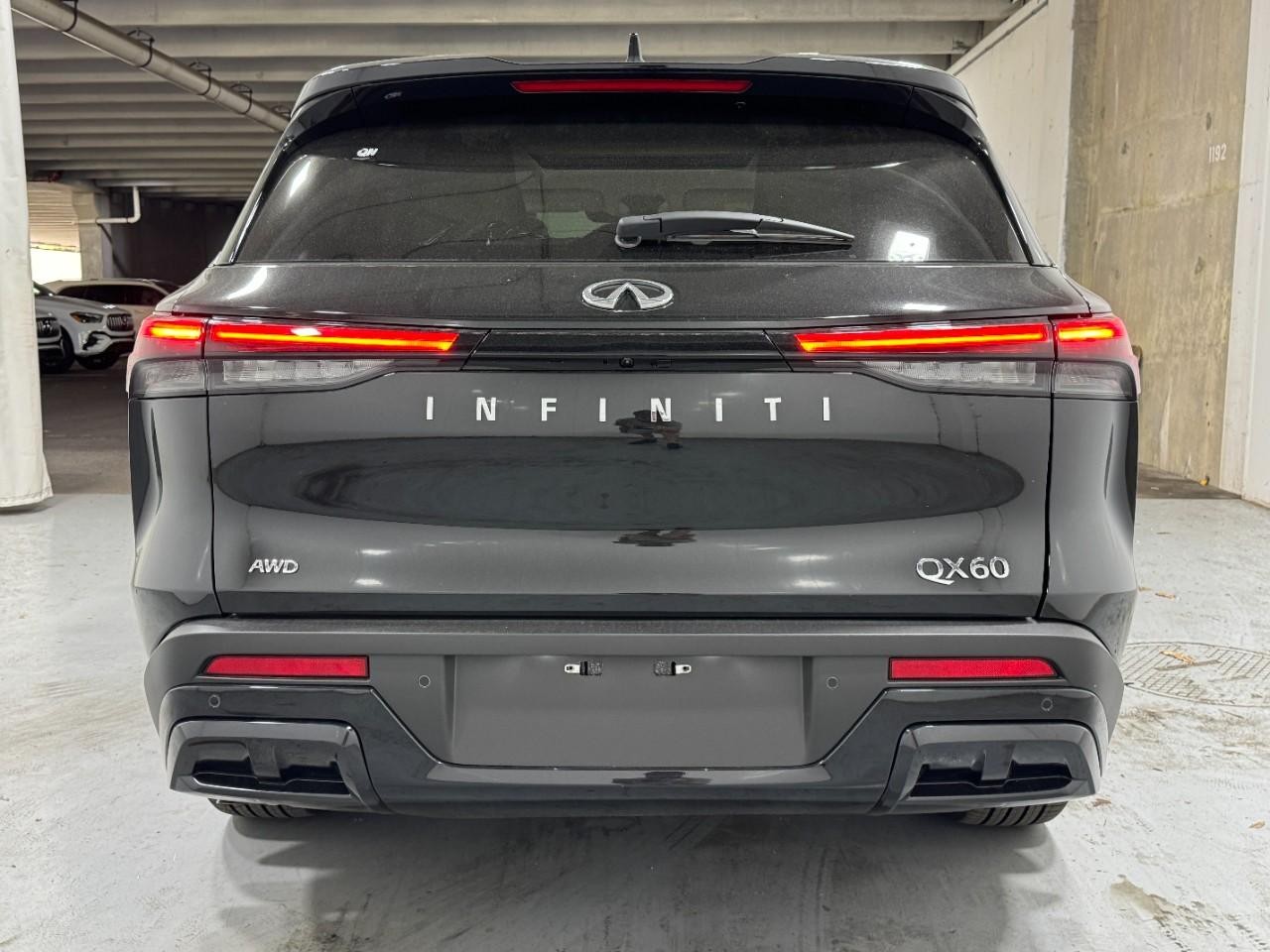 INFINITI QX60 Vehicle Full-screen Gallery Image 12
