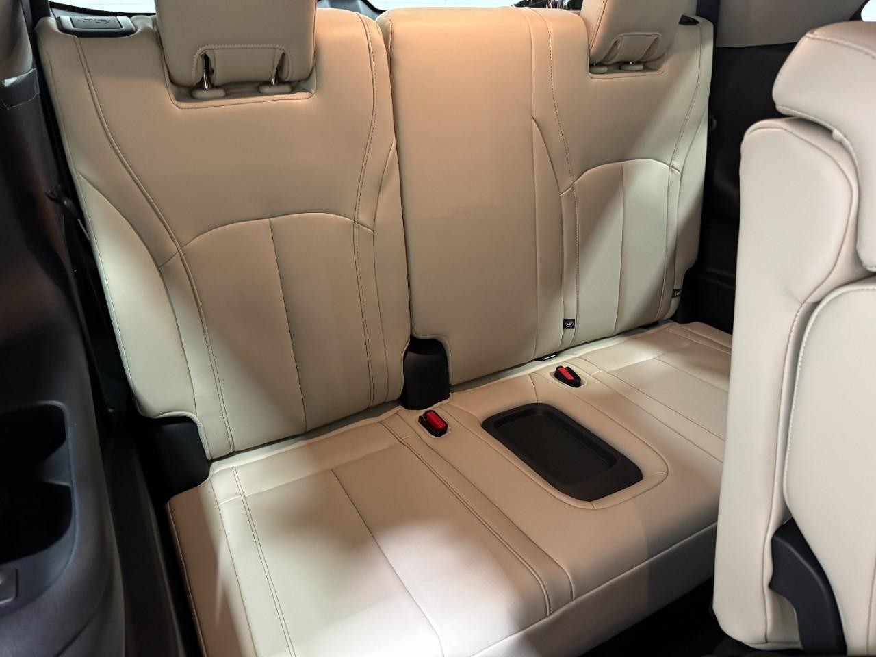 INFINITI QX60 Vehicle Full-screen Gallery Image 13