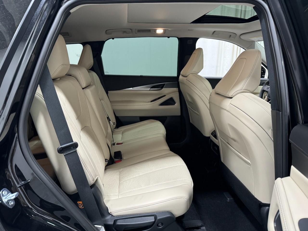 INFINITI QX60 Vehicle Full-screen Gallery Image 14