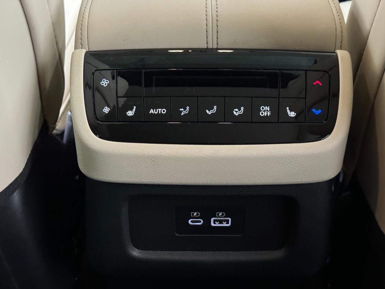 INFINITI QX60 Vehicle Full-screen Gallery Image 15