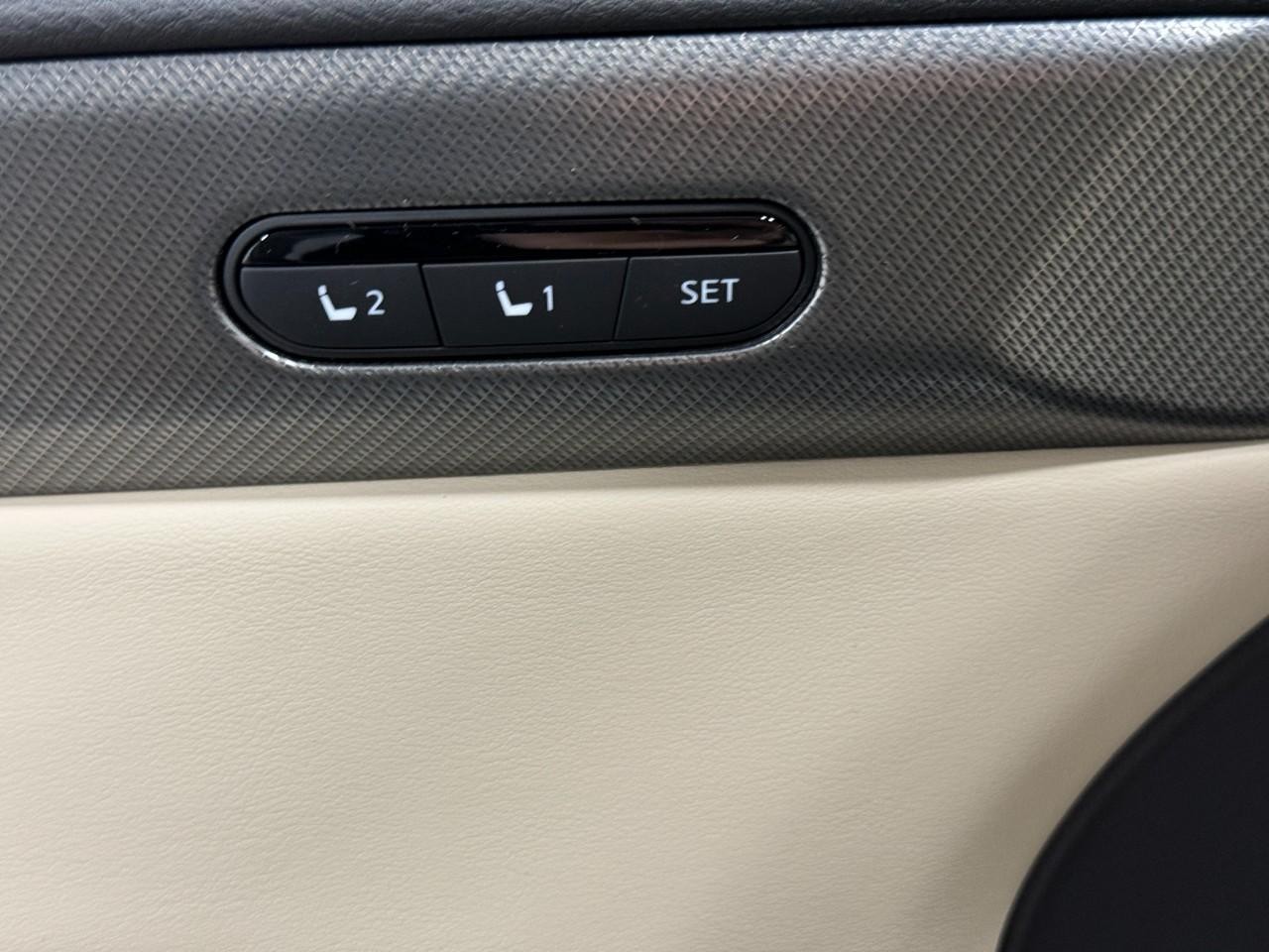 INFINITI QX60 Vehicle Full-screen Gallery Image 23