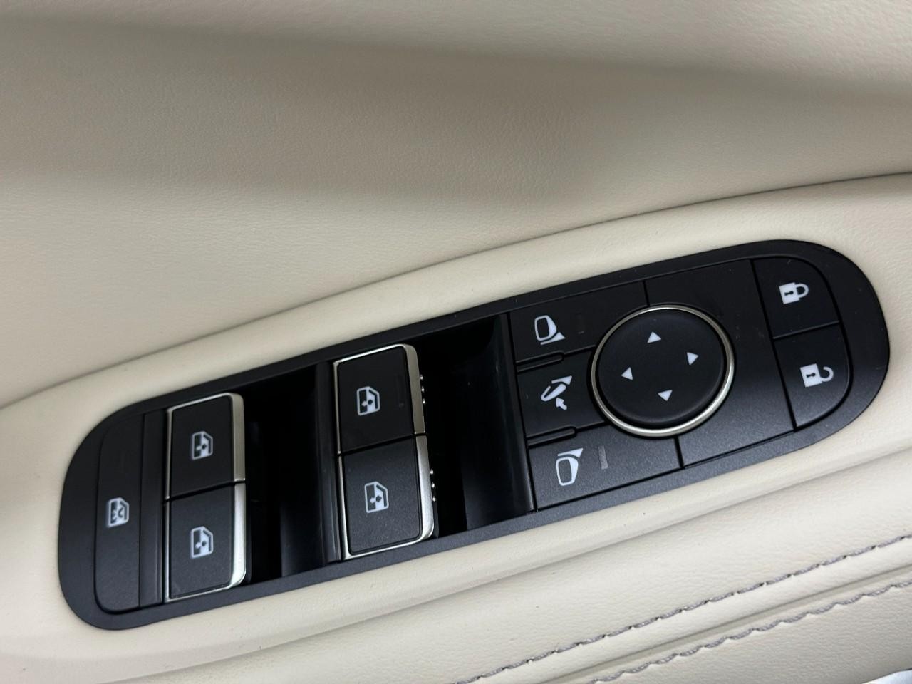 INFINITI QX60 Vehicle Full-screen Gallery Image 24