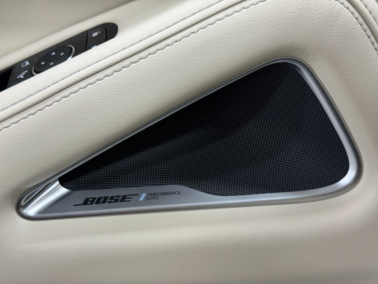 INFINITI QX60 Vehicle Full-screen Gallery Image 25